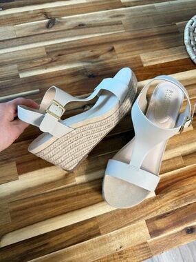 NWOB Kenneth Cole Reaction Neutral Tone Wedge Sandals